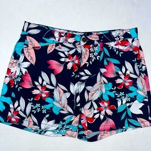 St John’s Bay tropical print shorts. Size 8. 5” shorts. Navy blue floral…